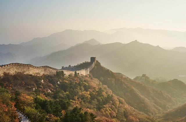 万里の長城で狄（異国人）からの襲撃を防いだ